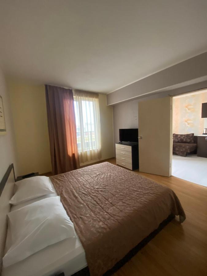 Apartments Danita & Restaurant&Pool Bar Варна Екстер'єр фото