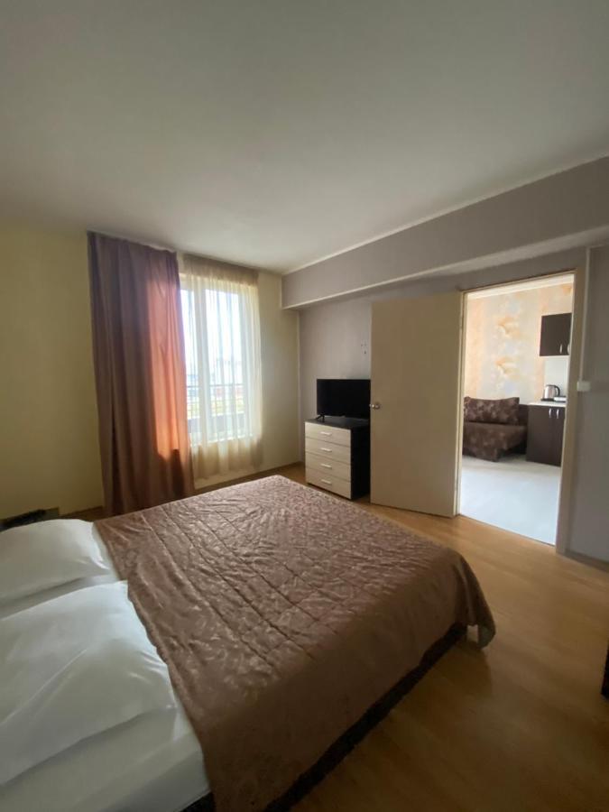 Apartments Danita & Restaurant&Pool Bar Варна Екстер'єр фото