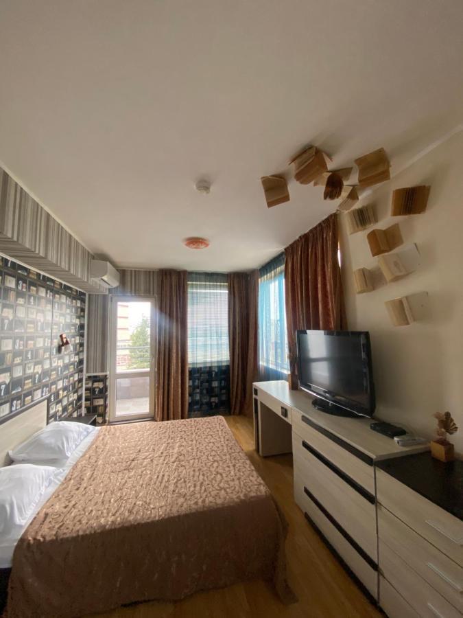 Apartments Danita & Restaurant&Pool Bar Варна Екстер'єр фото