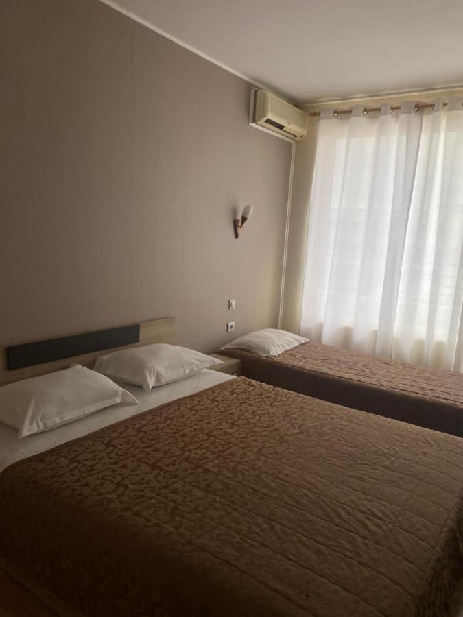 Apartments Danita & Restaurant&Pool Bar Варна Екстер'єр фото
