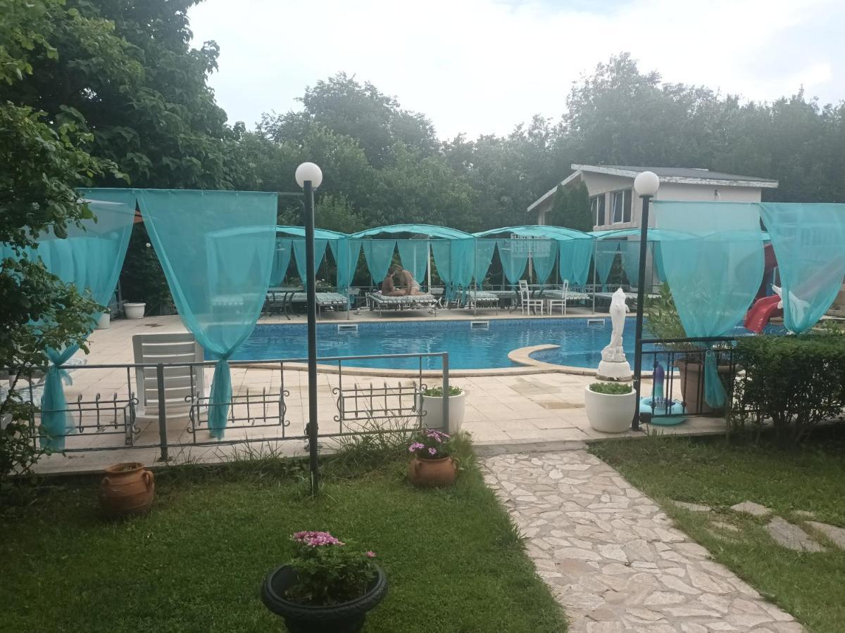 Apartments Danita & Restaurant&Pool Bar Варна Екстер'єр фото