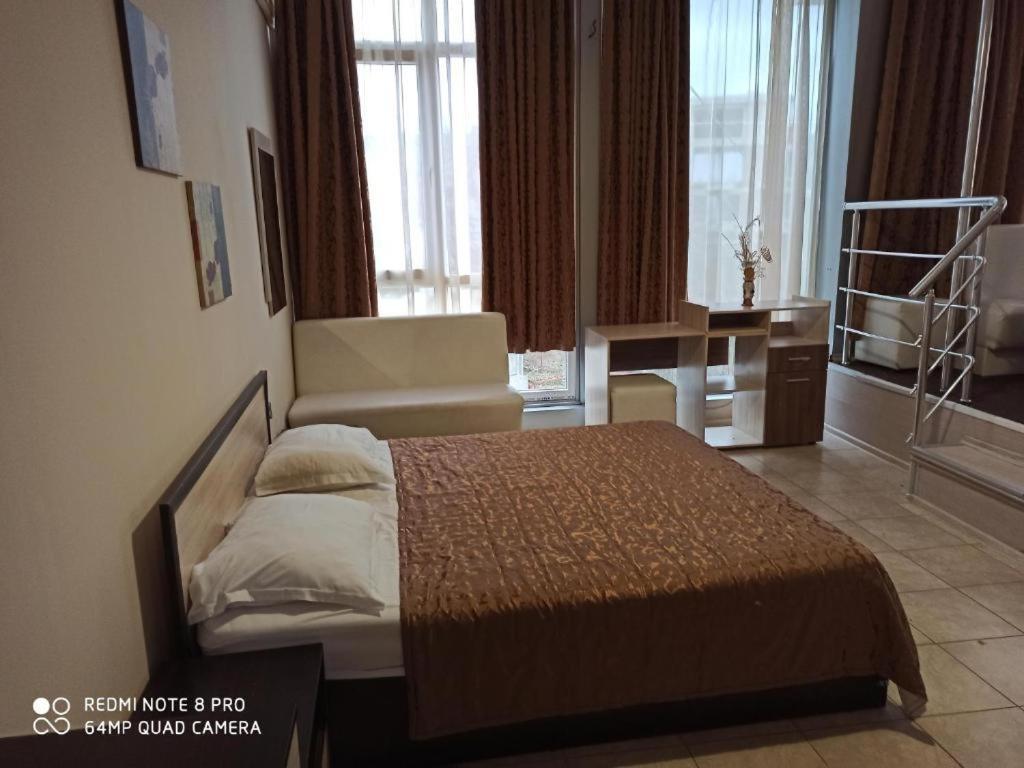 Apartments Danita & Restaurant&Pool Bar Варна Екстер'єр фото